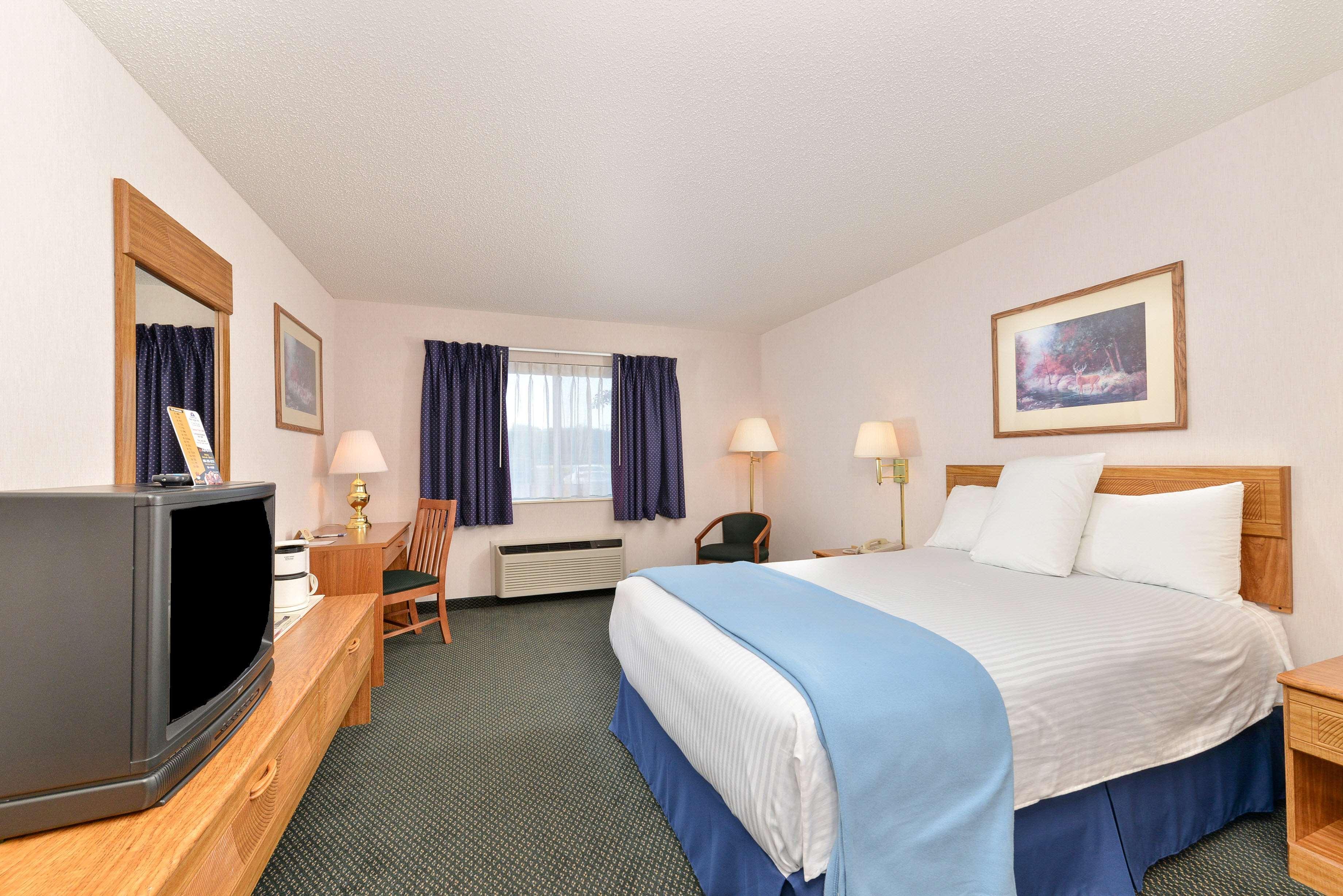 Americas Best Value Inn & Suites - Tahquamenon Country Newberry Eksteriør bilde