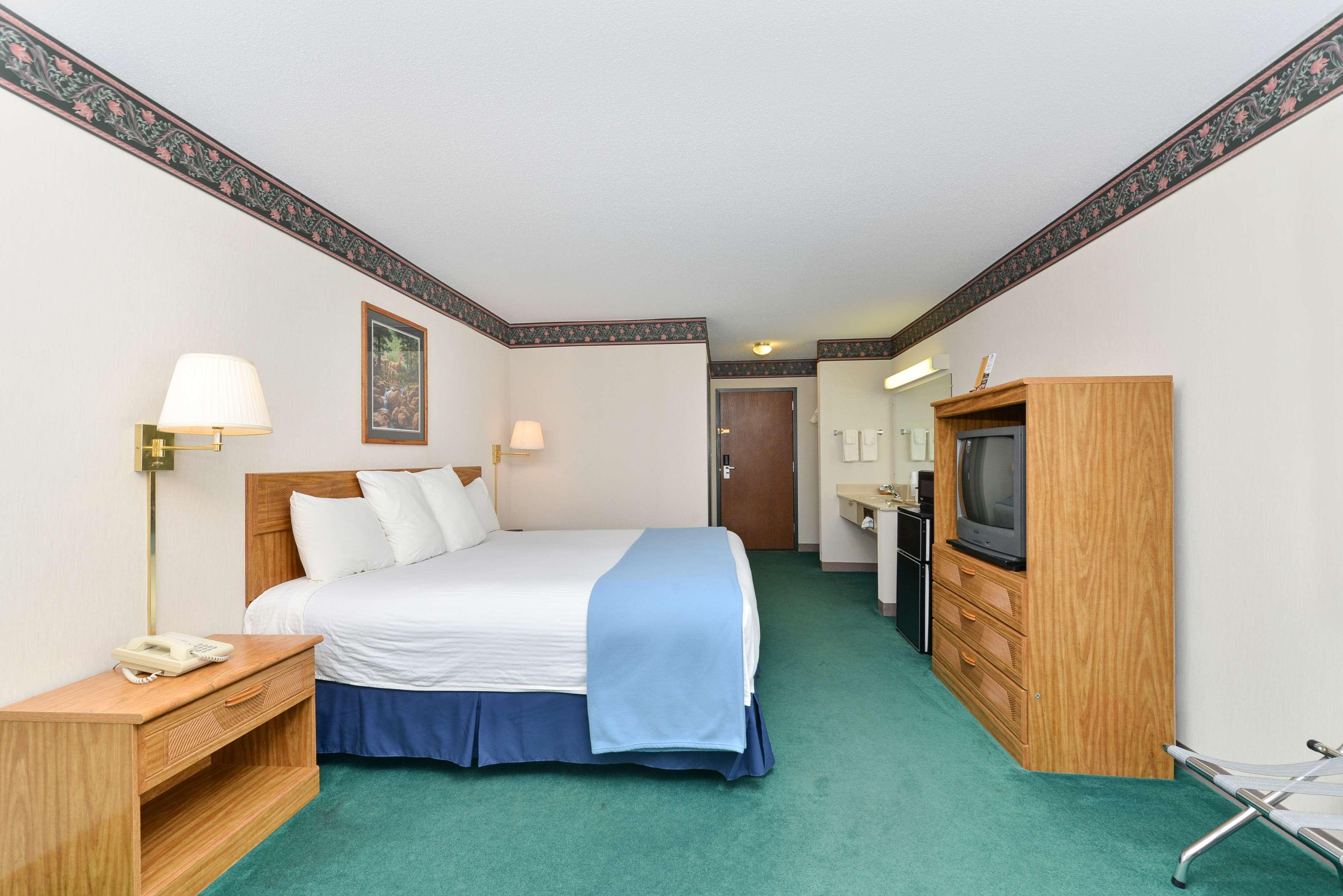 Americas Best Value Inn & Suites - Tahquamenon Country Newberry Eksteriør bilde