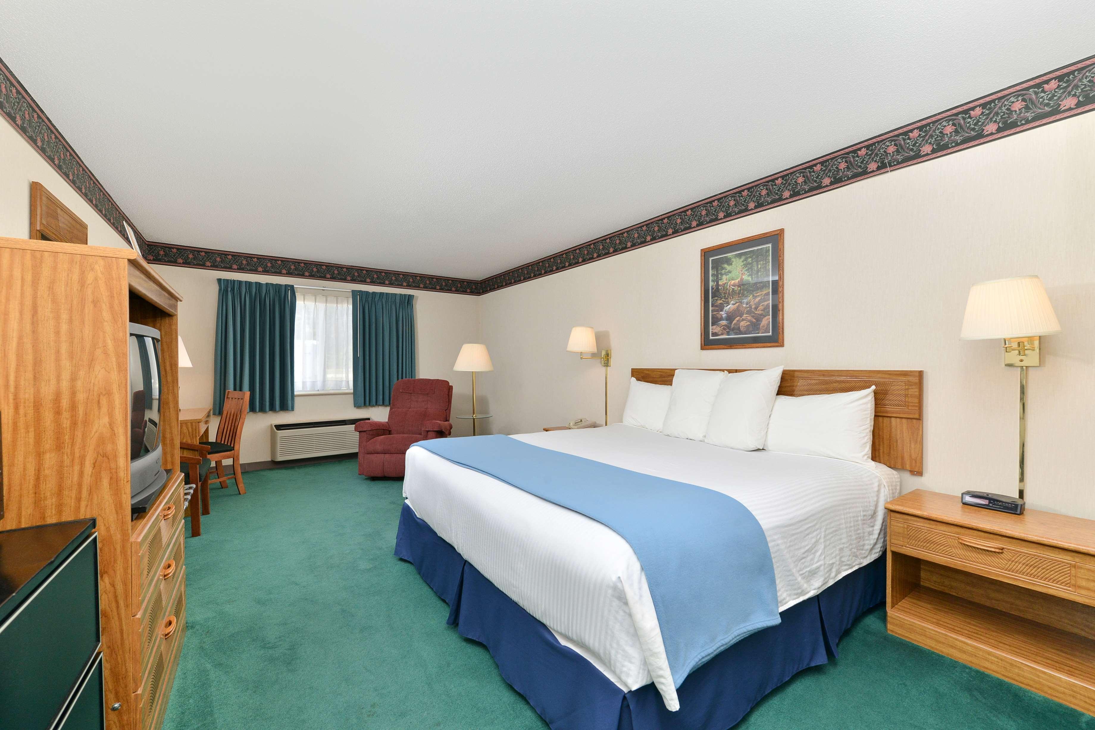 Americas Best Value Inn & Suites - Tahquamenon Country Newberry Eksteriør bilde