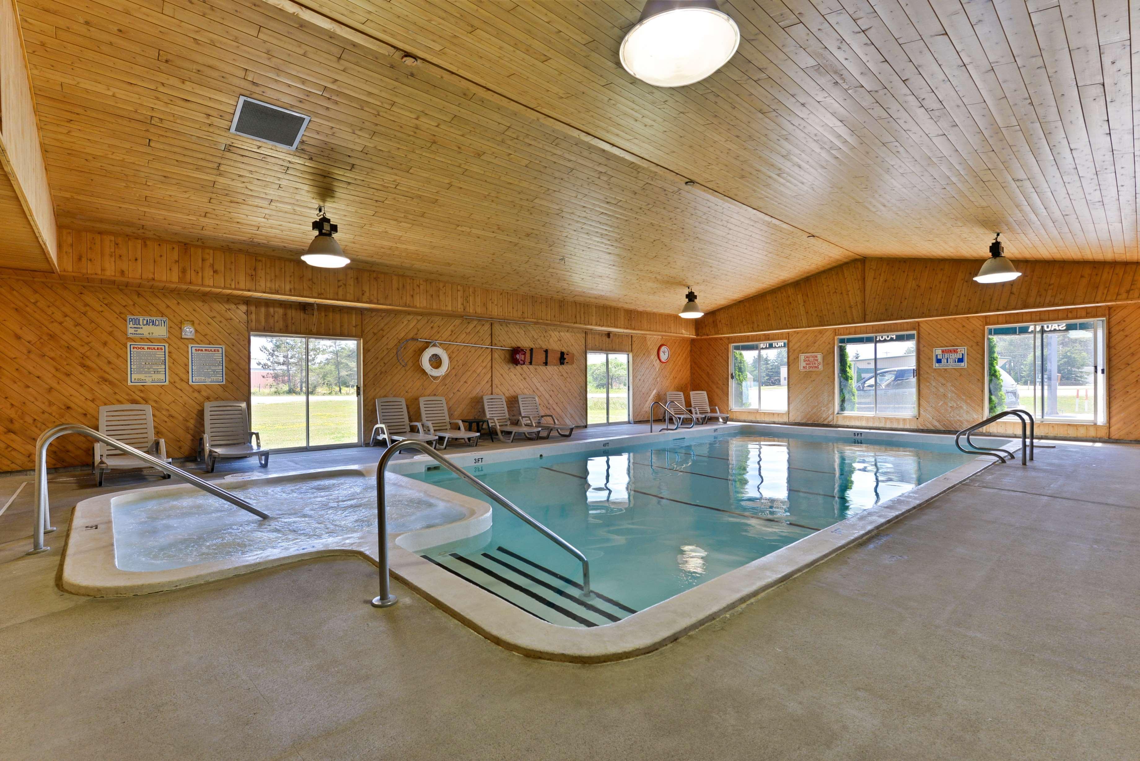 Americas Best Value Inn & Suites - Tahquamenon Country Newberry Eksteriør bilde