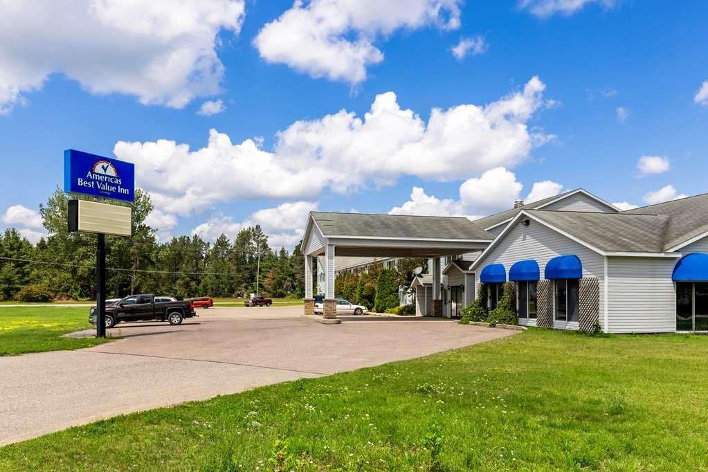 Americas Best Value Inn & Suites - Tahquamenon Country Newberry Eksteriør bilde
