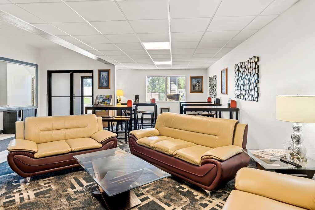 Americas Best Value Inn & Suites - Tahquamenon Country Newberry Interiør bilde