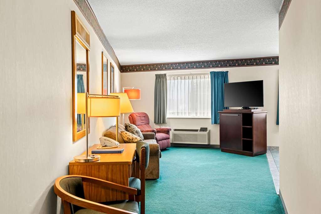 Americas Best Value Inn & Suites - Tahquamenon Country Newberry Rom bilde