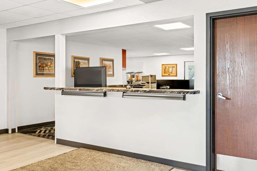 Americas Best Value Inn & Suites - Tahquamenon Country Newberry Interiør bilde