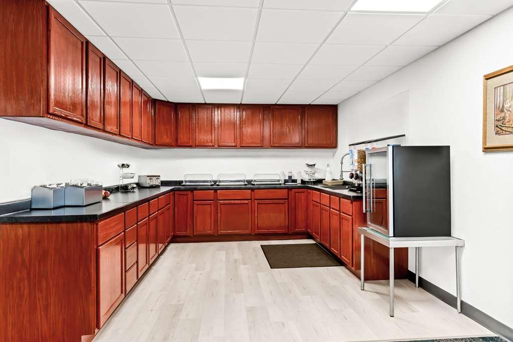 Americas Best Value Inn & Suites - Tahquamenon Country Newberry Restaurant bilde