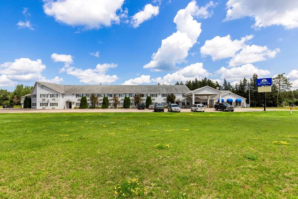 Americas Best Value Inn & Suites - Tahquamenon Country Newberry Eksteriør bilde