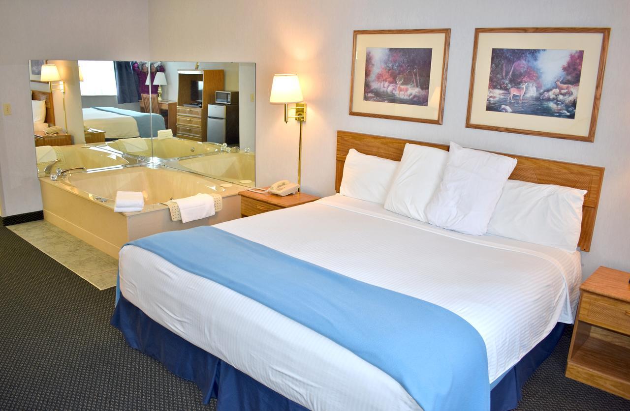 Americas Best Value Inn & Suites - Tahquamenon Country Newberry Eksteriør bilde
