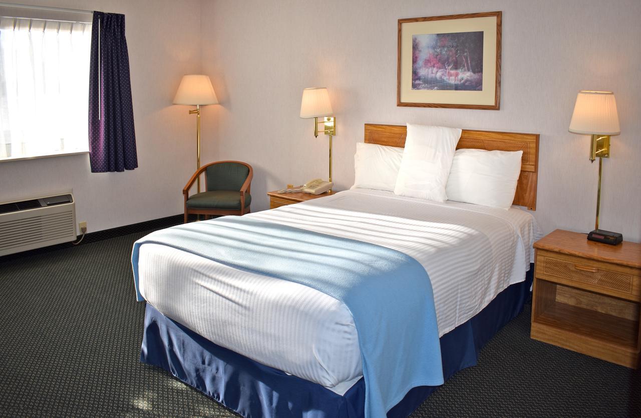 Americas Best Value Inn & Suites - Tahquamenon Country Newberry Eksteriør bilde