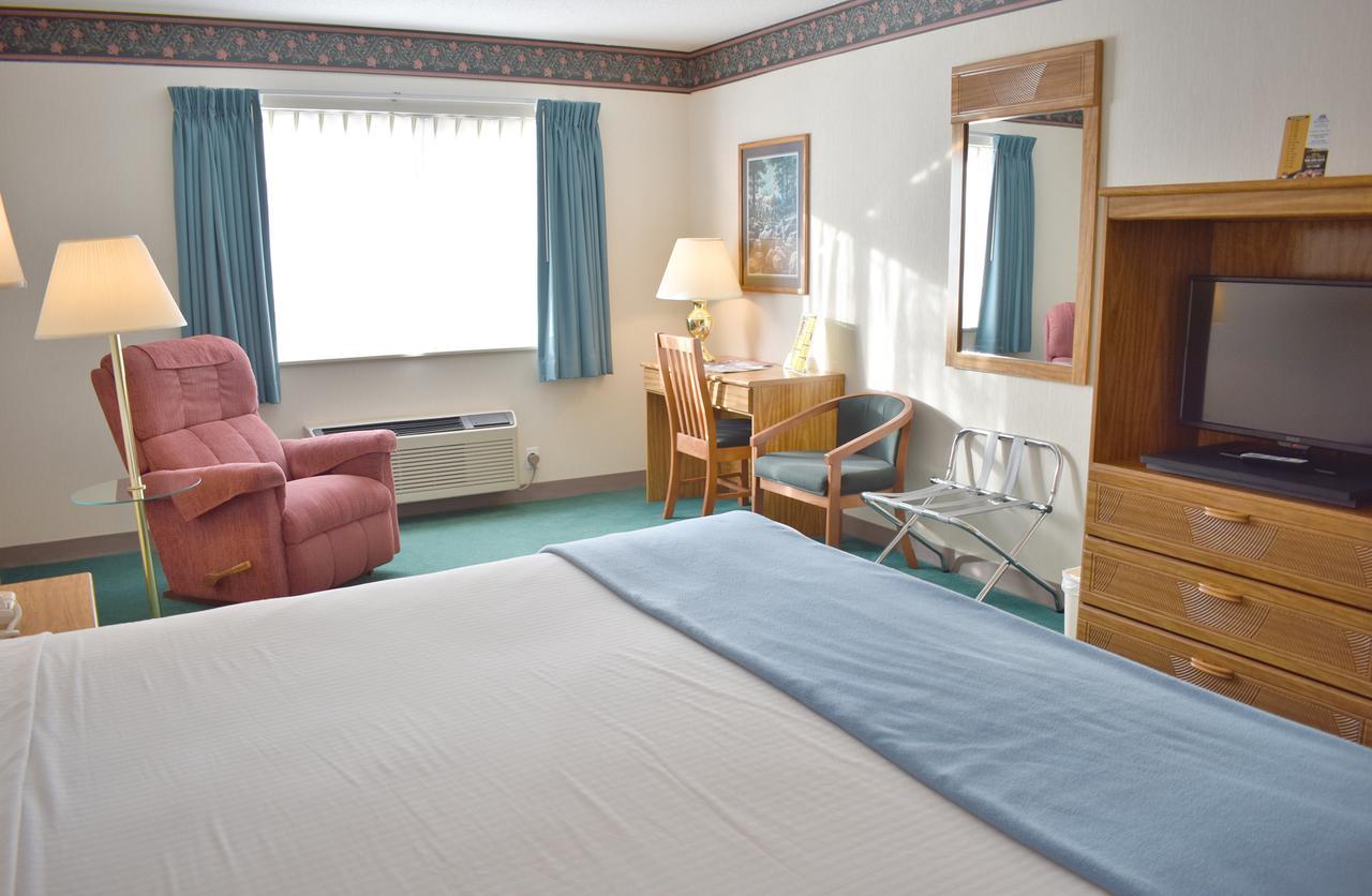 Americas Best Value Inn & Suites - Tahquamenon Country Newberry Eksteriør bilde
