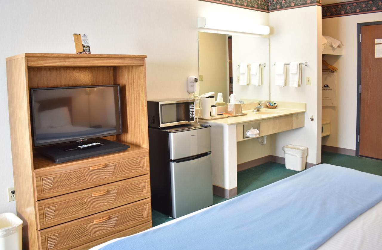 Americas Best Value Inn & Suites - Tahquamenon Country Newberry Eksteriør bilde