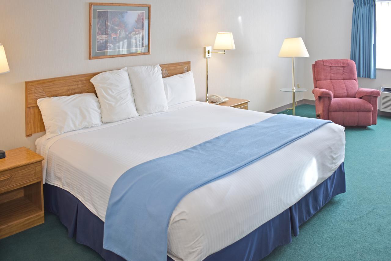 Americas Best Value Inn & Suites - Tahquamenon Country Newberry Eksteriør bilde