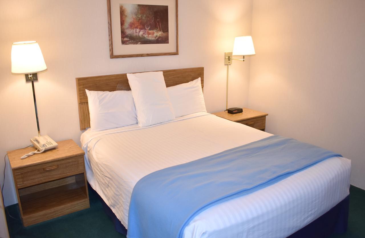 Americas Best Value Inn & Suites - Tahquamenon Country Newberry Eksteriør bilde