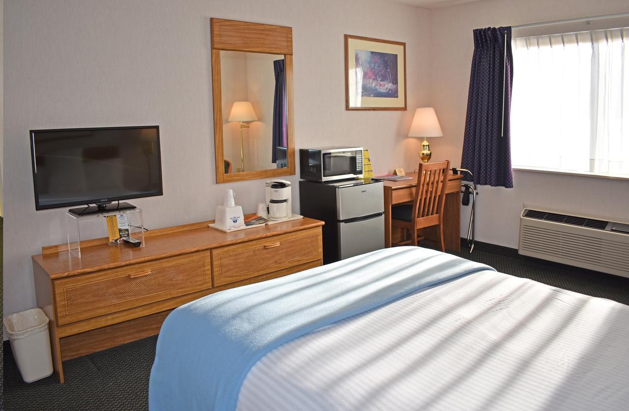 Americas Best Value Inn & Suites - Tahquamenon Country Newberry Eksteriør bilde