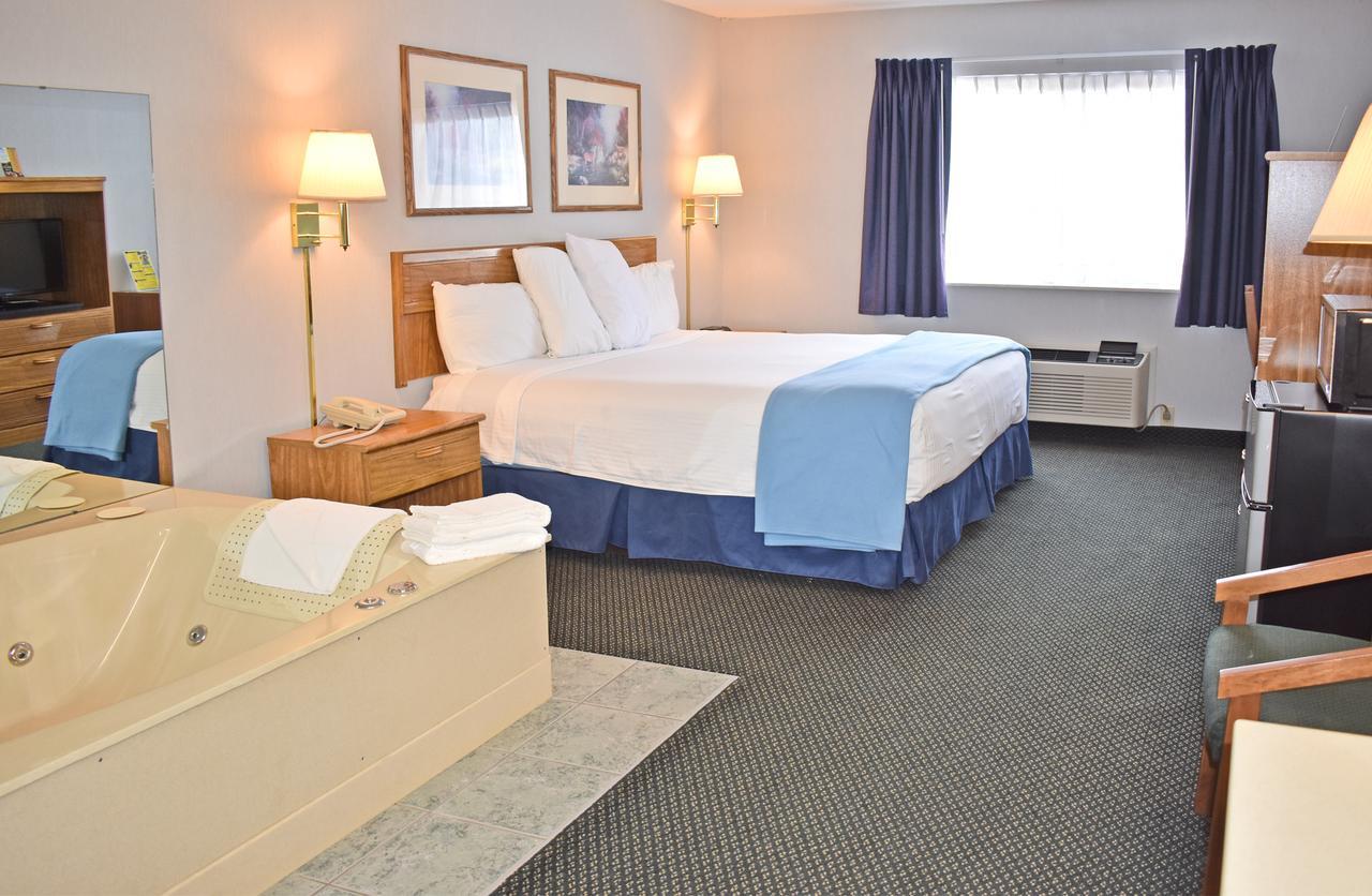 Americas Best Value Inn & Suites - Tahquamenon Country Newberry Eksteriør bilde