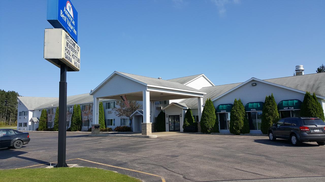 Americas Best Value Inn & Suites - Tahquamenon Country Newberry Eksteriør bilde