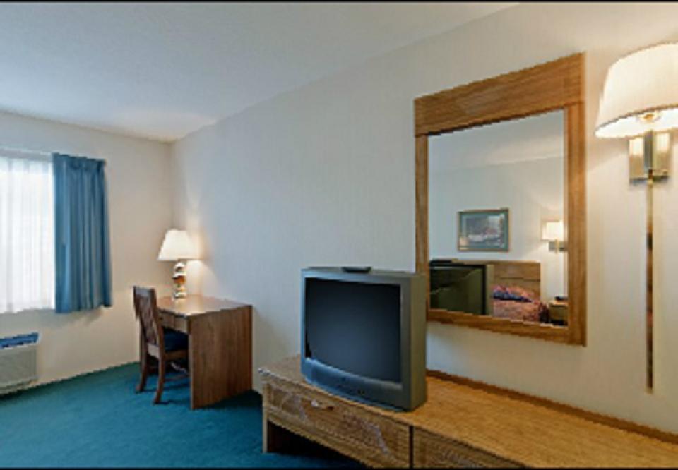 Americas Best Value Inn & Suites - Tahquamenon Country Newberry Eksteriør bilde